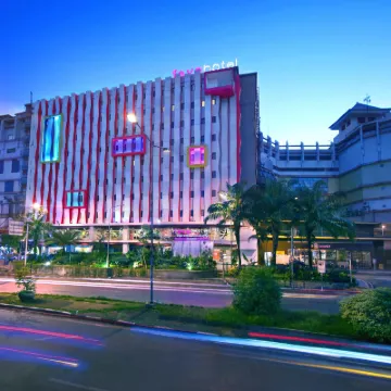 Favehotel PGC Cililitan Hotels near Komodo Indonesian Fauna Museum and Reptile Park