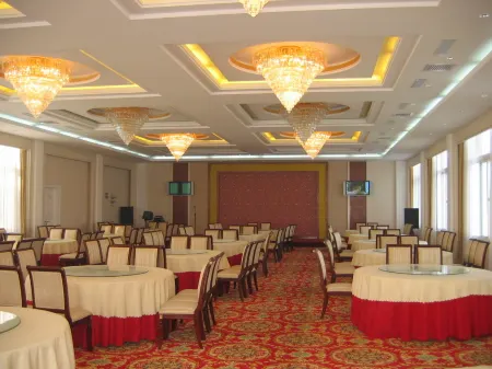 Xincheng Hotel Отели рядом с достопримечательностью «Yiyuan Lu Shan Rongdongqun Sceneic Area»