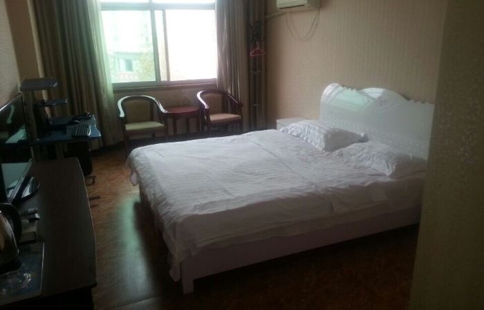 Lingbao Qingya Express Hotel
