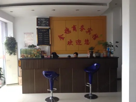 Qianjiang Jinsui Business Hotel Отели рядом с достопримечательностью «Tomb of Zhou Yu»