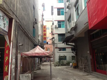 Yinjiang Famous City Hotel Отели рядом с достопримечательностью «Yinjiang Museum»