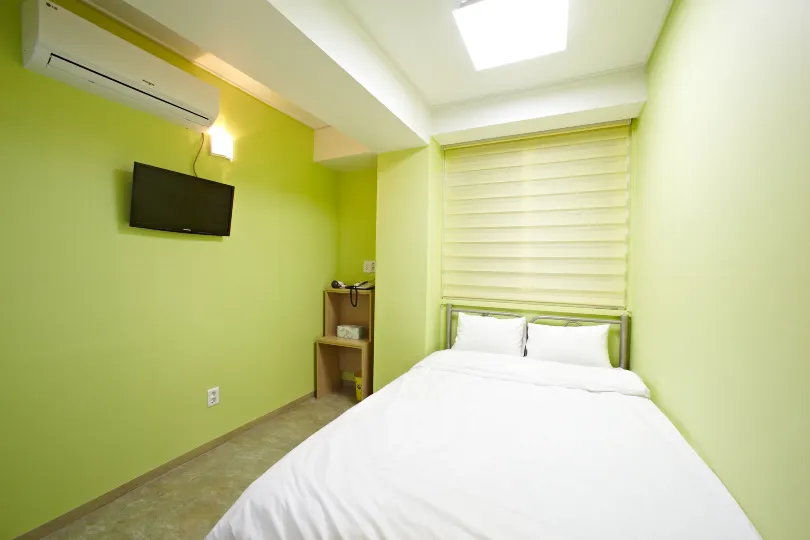 Rainbow Hotel Myeongdong