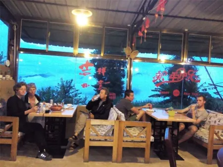 Yuanyang Green Hostel & Sunny Guesthouse Отели рядом с достопримечательностью «Duoyishu Terraced Field»