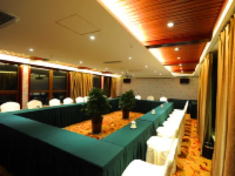 โรงแรมนิววิชั่น