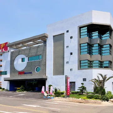One+One Motel Hotels near Window on World Theme Park