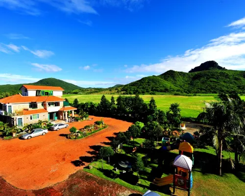 Maya House Hostel Hotels near Dajianshan