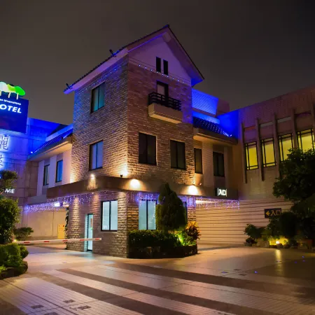 Golden Moonshine Motel Отели рядом с достопримечательностью «Железнодорожная станция Фэншань»