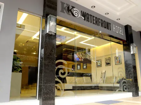 KK Waterfront Hotel Отели рядом с достопримечательностью «Land Below The Wind»