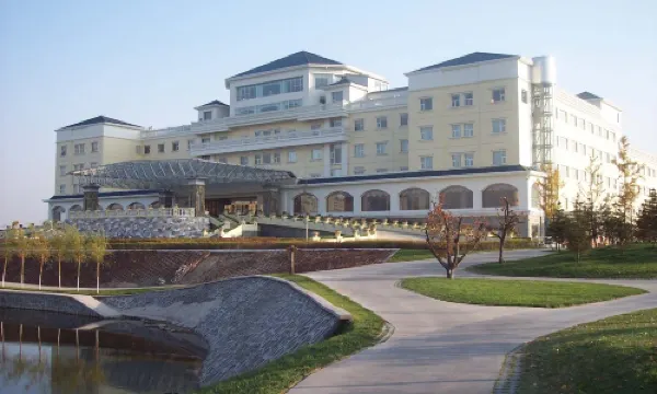 บ่อน้ําพุร้อนหลงซี