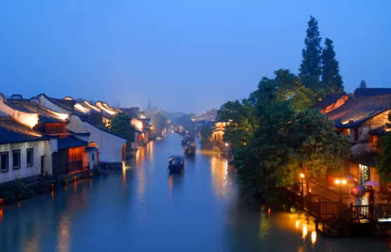 嘉興烏鎮+西塘風景區+烏鎮西柵夜景+來回車費+人工講解（雙5A水鄉古鎮賞夜景·特惠優選）