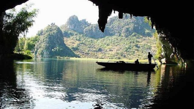 廣西巴馬百鳥岩+百魔洞+巴馬長壽村+盤陽河一日遊【純玩0進店】