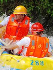 Rafting in Liuhuadong Valley of Dawei Mountain