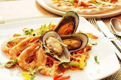 Far East Café (Shangri-La Far East Plaza Hotel)