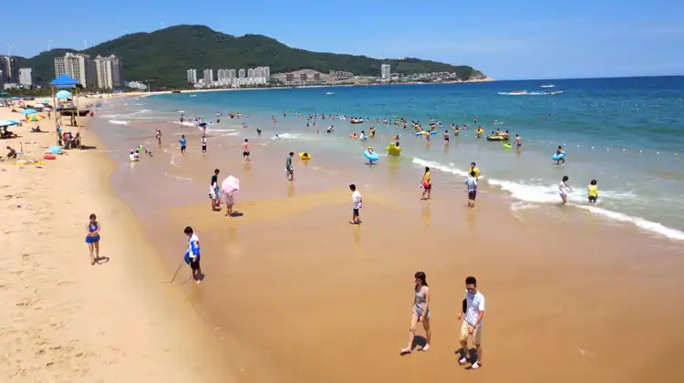 Hotels near Hai Ling Island