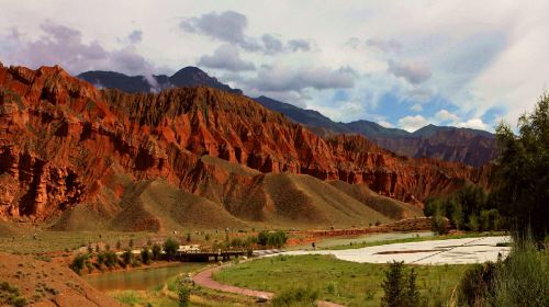 Ashgang Colorful Peaks Scenic Area in Guide National Geological Park