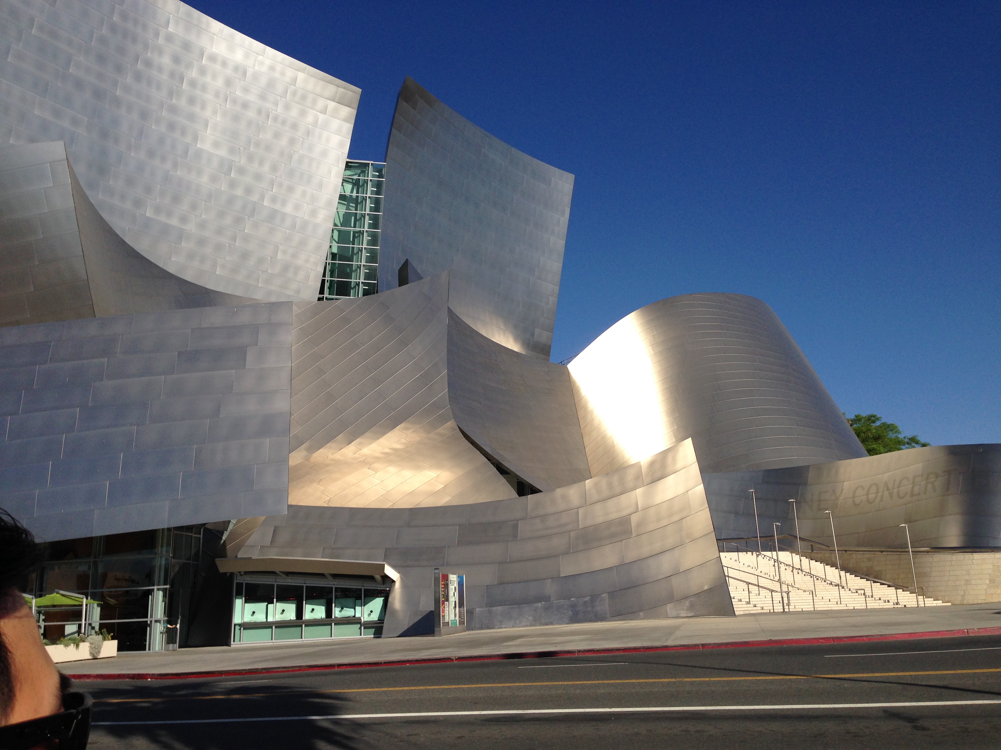 ロサンゼルス ウォルト ディズニー コンサートホール 評判 案内 トリップドットコム