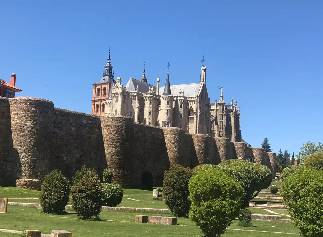 Hotels near Ancient Roman Walls