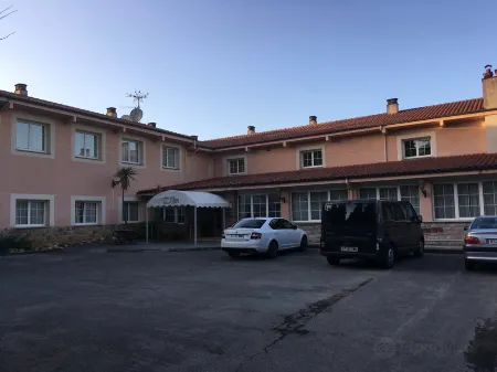 Hotel Villa de Nava Отели рядом с достопримечательностью «Río de la Ría»