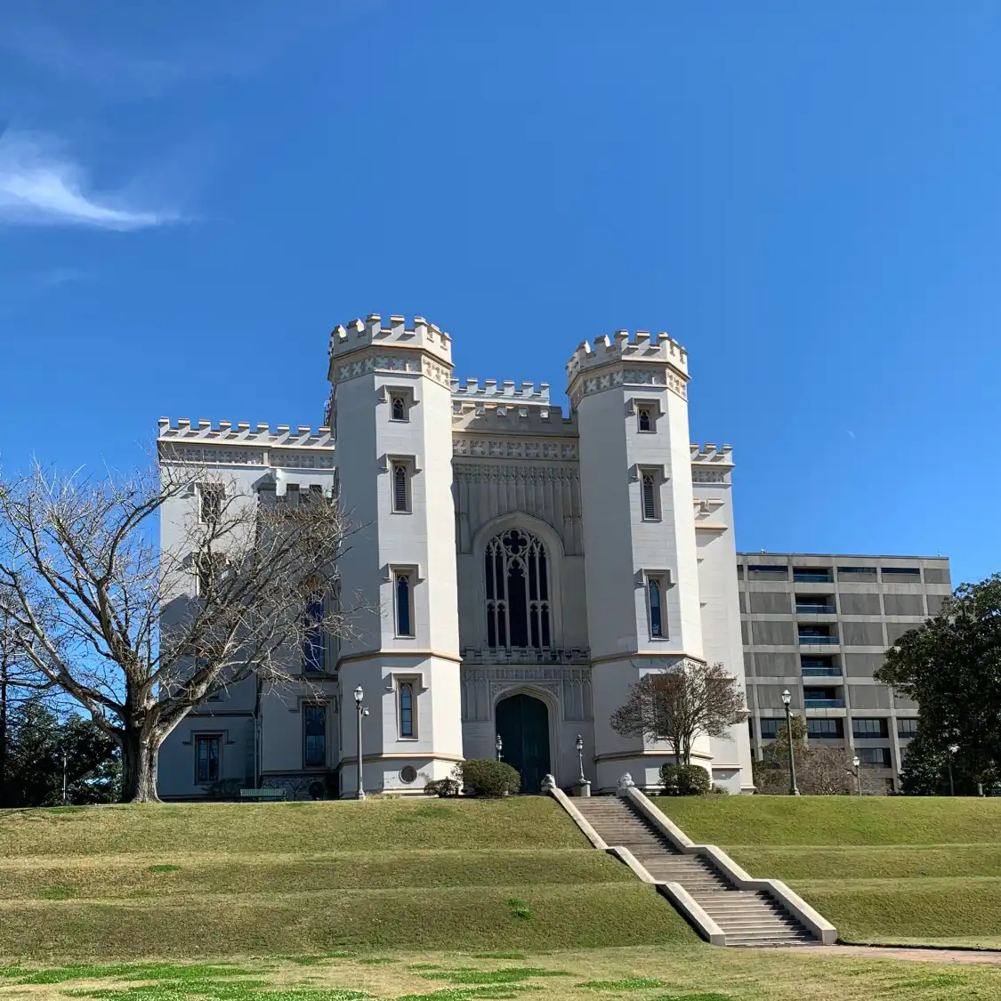 Hotels near Louisiana's Old State Capitol