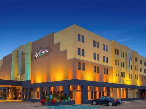 Radisson Hotel & Suites Red Deer