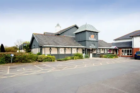 Premier Inn Weston-Super-Mare East (A370) Отели рядом с достопримечательностью «Broadoak Mathematics and Computing College»