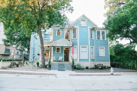 Inn on the Riverwalk Отели рядом с достопримечательностью «Сан-Антонио Ботаникал Гарден»