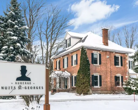 Auberge Nuits de St-Georges Hotels in Bromont
