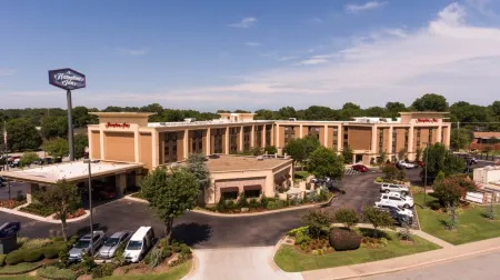 Hampton Inn by Hilton Fort Smith Отели в г. Себастиан Каунти