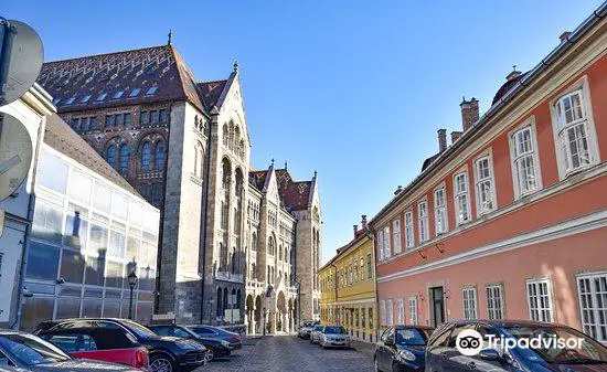 Becsi Kapu Square