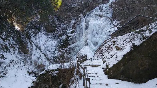Shiraino Waterfalls