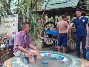 Bo Khlueng Hot Spring