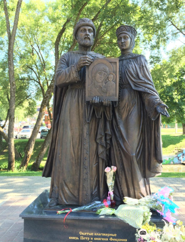 Monument to Prince Peter and Princess Fevronia Murom