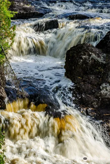 2_Potato River Falls