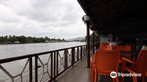 Riverside Promenade