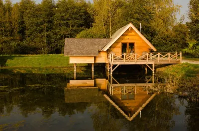 Aqualodge Hôtel Insolite โรงแรมใน