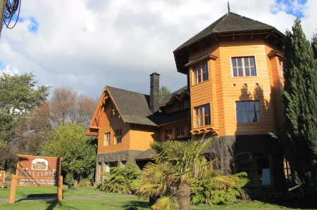 Hotel Malalhue Отели рядом с достопримечательностью «Pucon playa Colo Colo.»