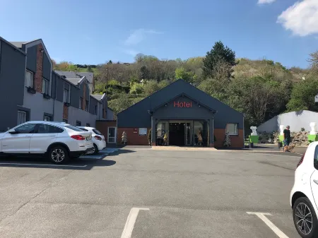 Le M Hotel & Spa Honfleur Отели в г. Пендепи