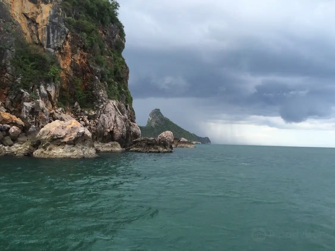 Hotels near Khao Lom Muak