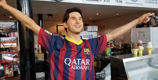 Hotel dekat Wax Museum