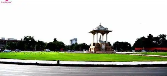 Hotels near The Statue Circle