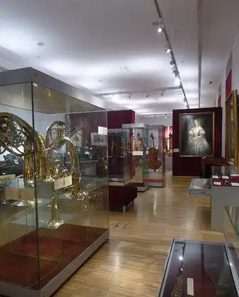 Các khách sạn gần Museum of Music History
