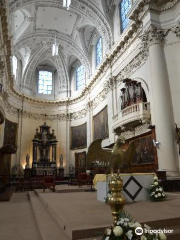 Cathedral de St-Aubain (St. Aubain Cathedral)