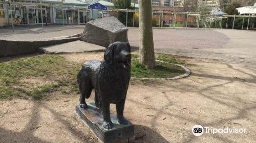 Leonberg Dog Statue