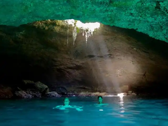 Hotels near Blue Cave