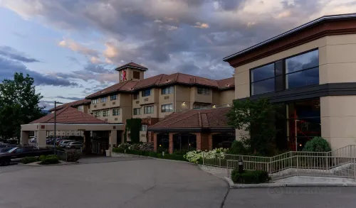 Hotel Kelowna & Conference Centre