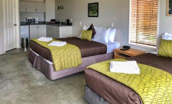 Hotel Lake Brunner