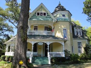 Sugar Magnolia Bed & Breakfast