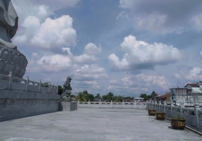 Vihara Avalokitsvara - Statue of Dewi Kwan Im