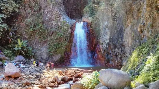 Pulang Bato Falls