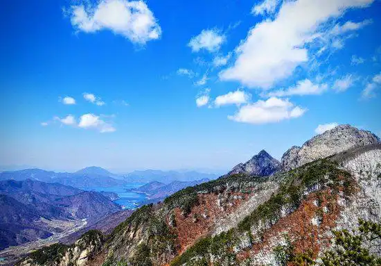 Hotels near Woraksan National Park